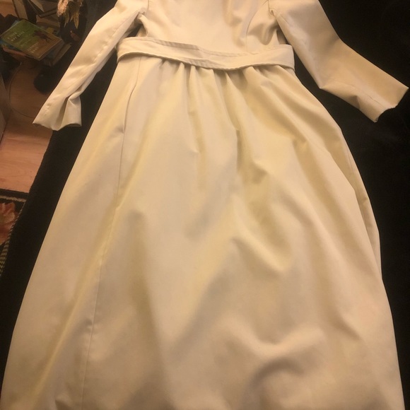 Vintage long yellow/off white trench coat with buttons  & belt for waist/wrists - Picture 6 of 6